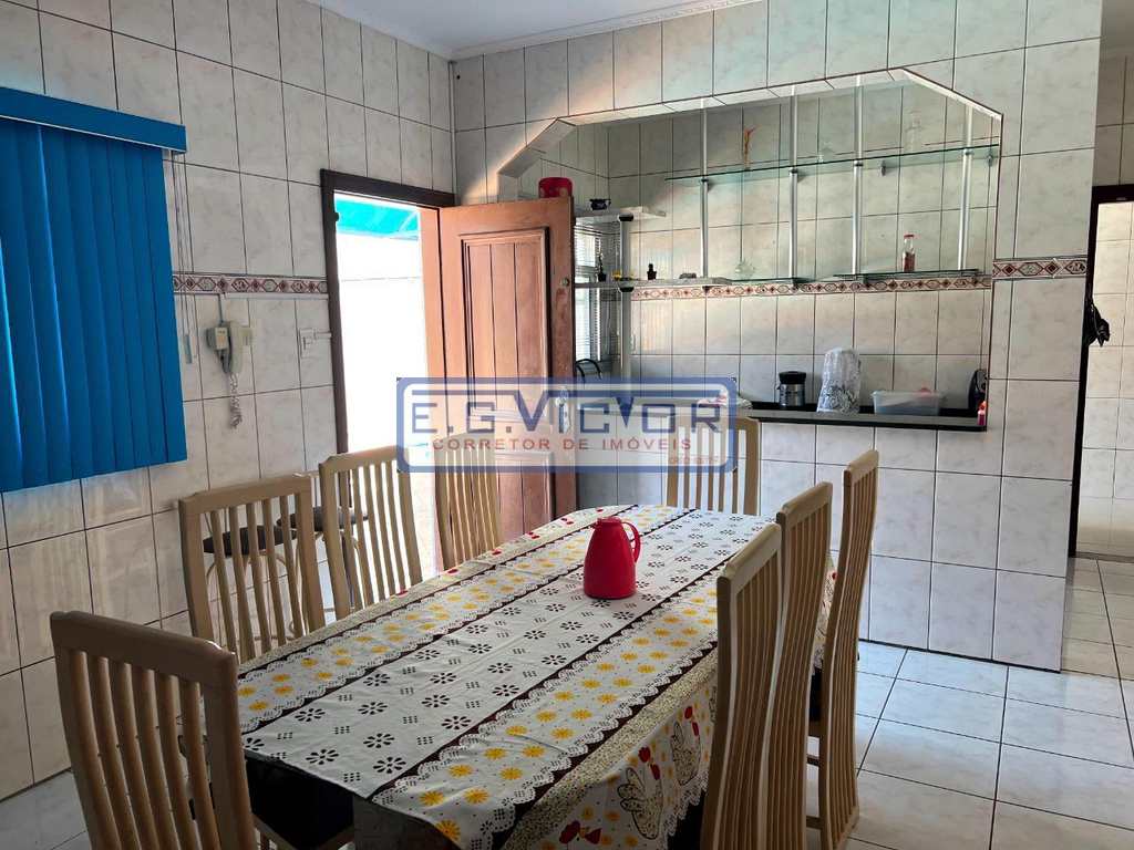 Sobrado em Mongaguá, no bairro Jardim Samoa