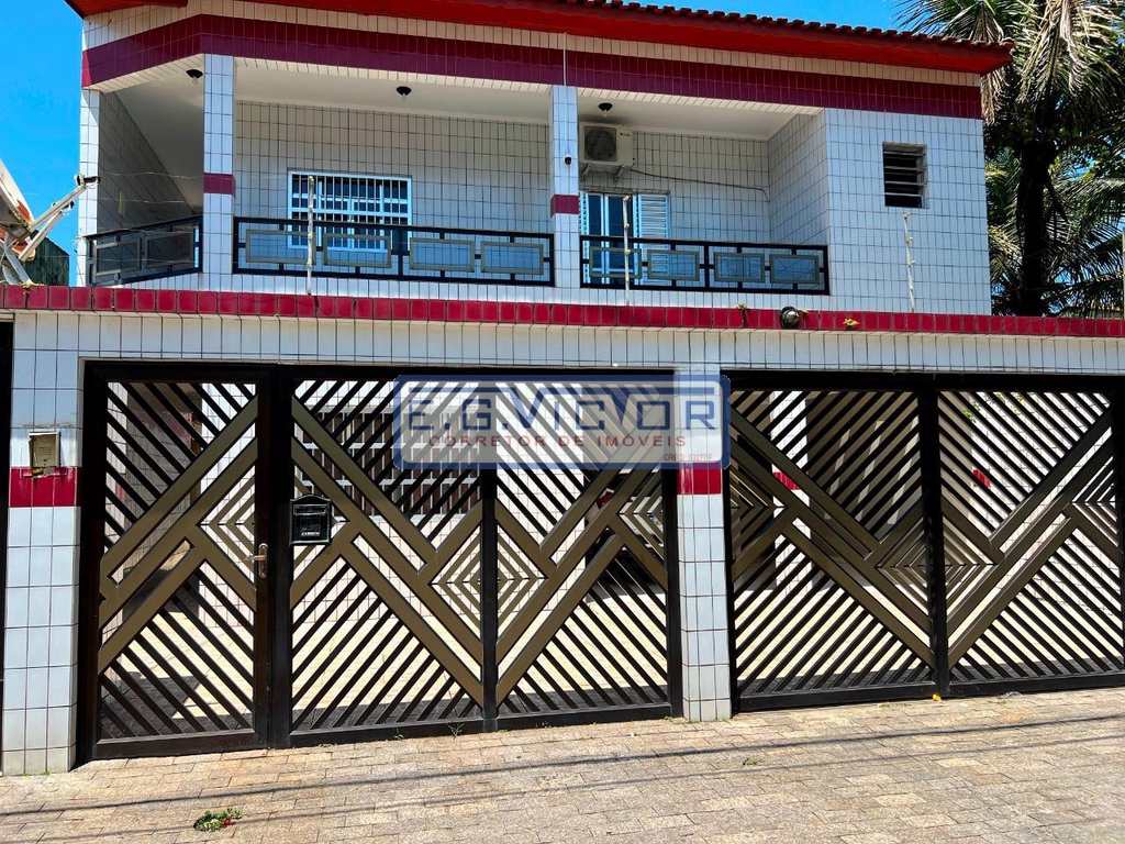 Sobrado em Mongaguá, no bairro Jardim Samoa