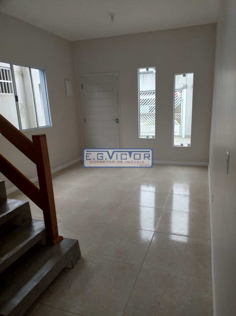 Sobrado em Mongaguá, no bairro Aguapeú