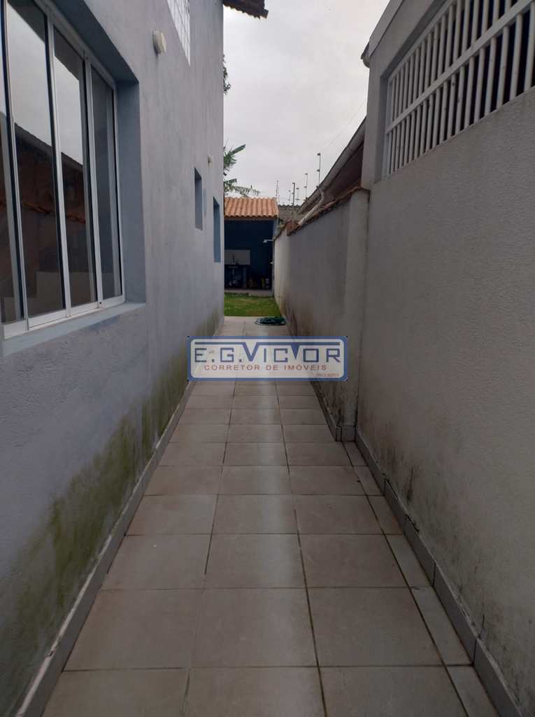 Sobrado em Mongaguá, no bairro Aguapeú