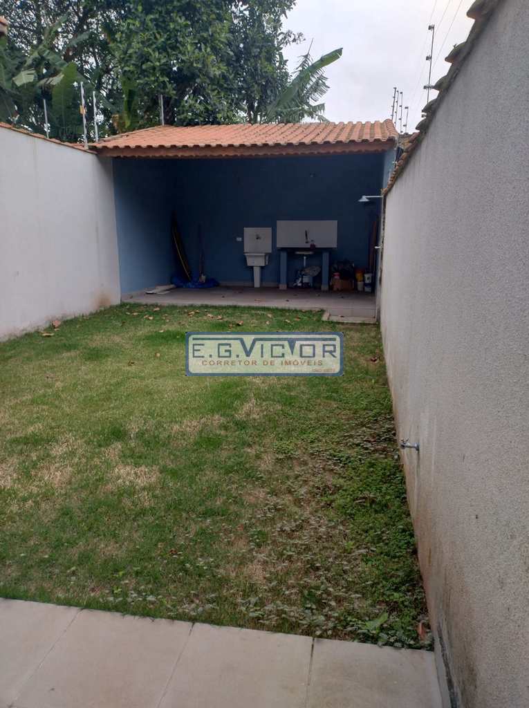 Sobrado em Mongaguá, no bairro Aguapeú