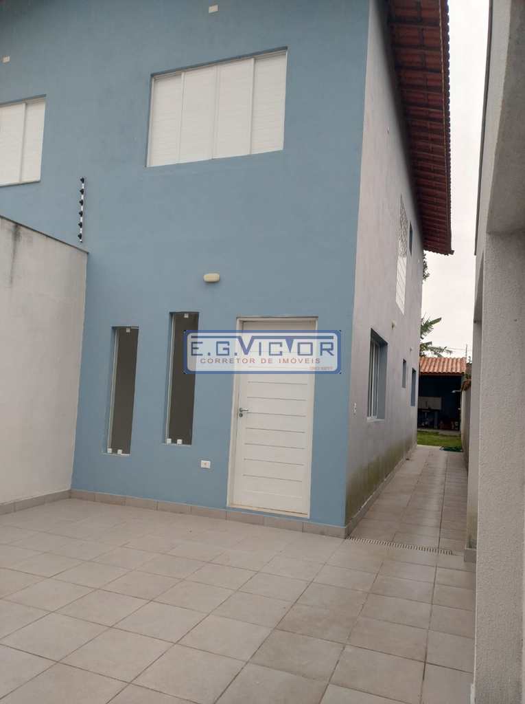 Sobrado em Mongaguá, no bairro Aguapeú
