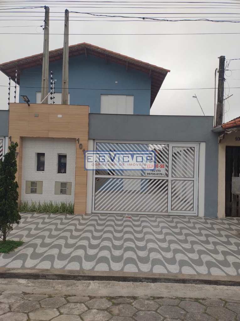 Sobrado em Mongaguá, no bairro Aguapeú