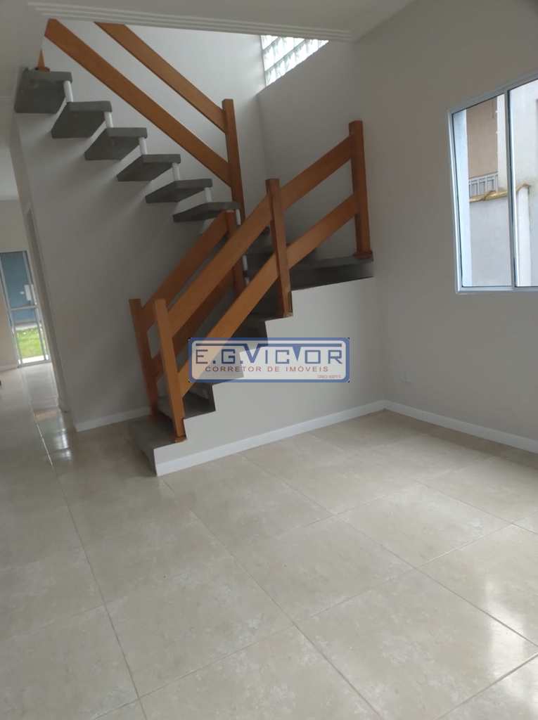 Sobrado em Mongaguá, no bairro Aguapeú