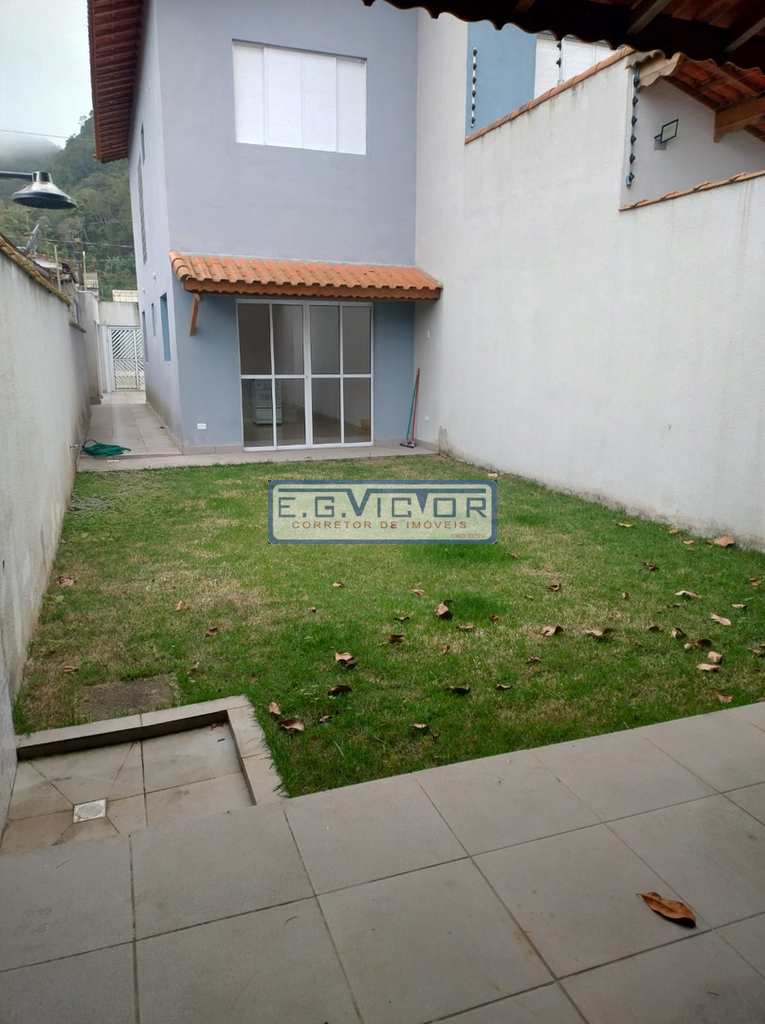 Sobrado em Mongaguá, no bairro Aguapeú