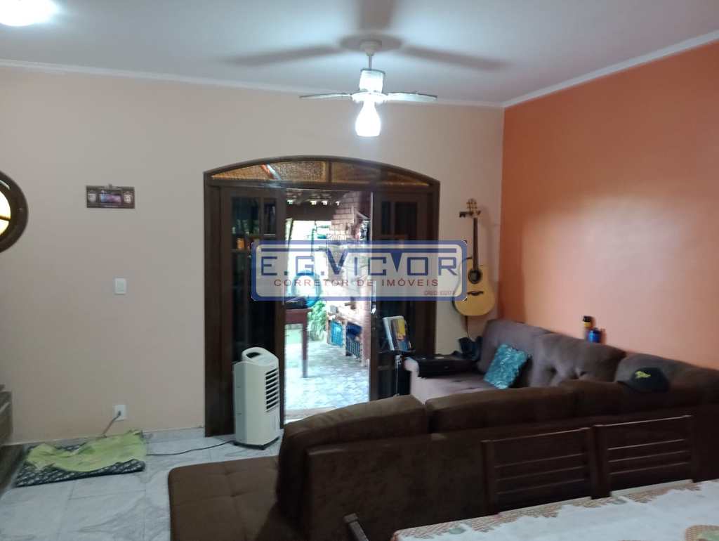 Casa em Mongaguá, no bairro Balneário Itaóca