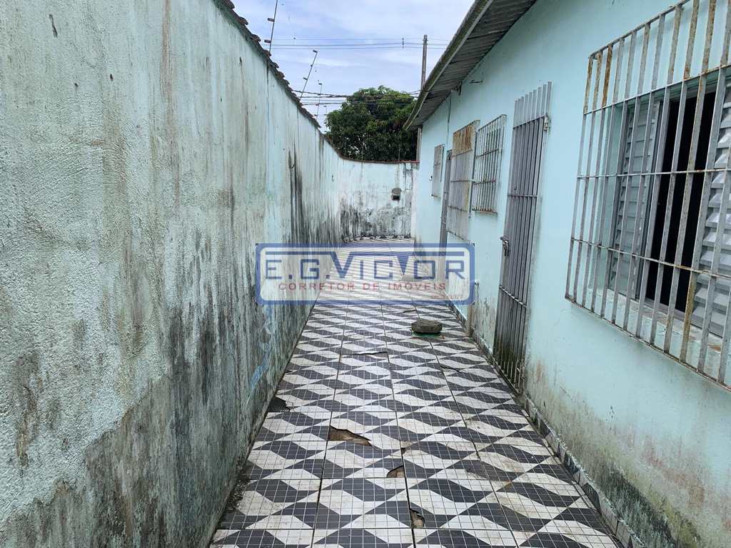 Casa em Mongaguá, no bairro Balneário Cascais