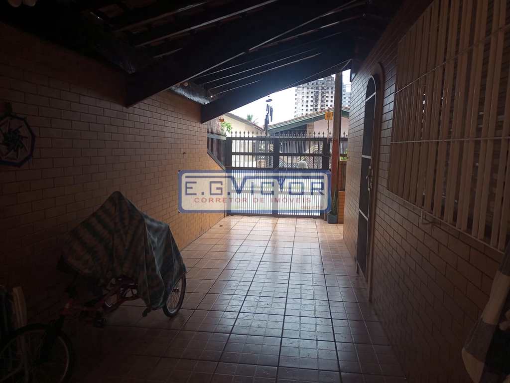 Casa em Praia Grande, no bairro Solemar