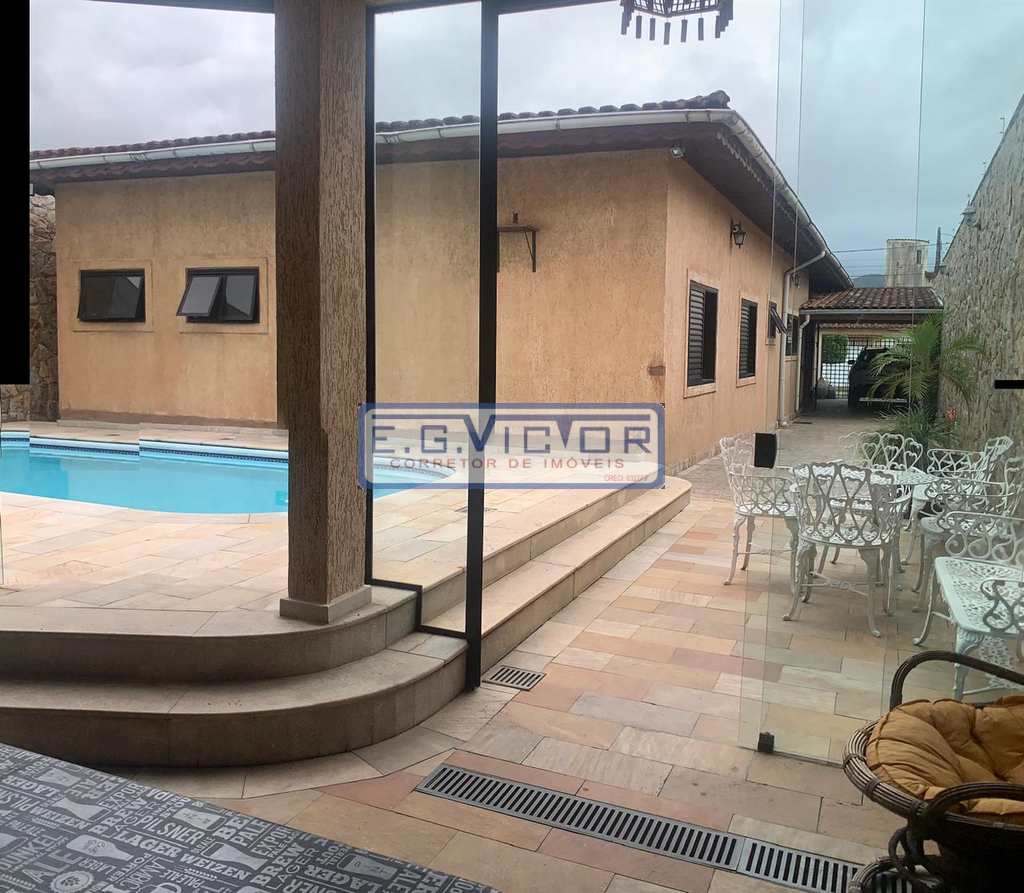 Casa em Mongaguá, no bairro Jardim Anhanguera