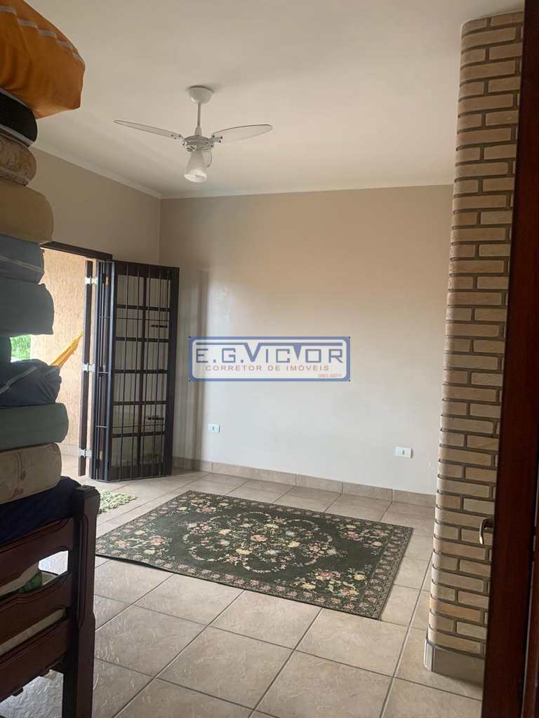 Casa em Mongaguá, no bairro Jardim Anhanguera
