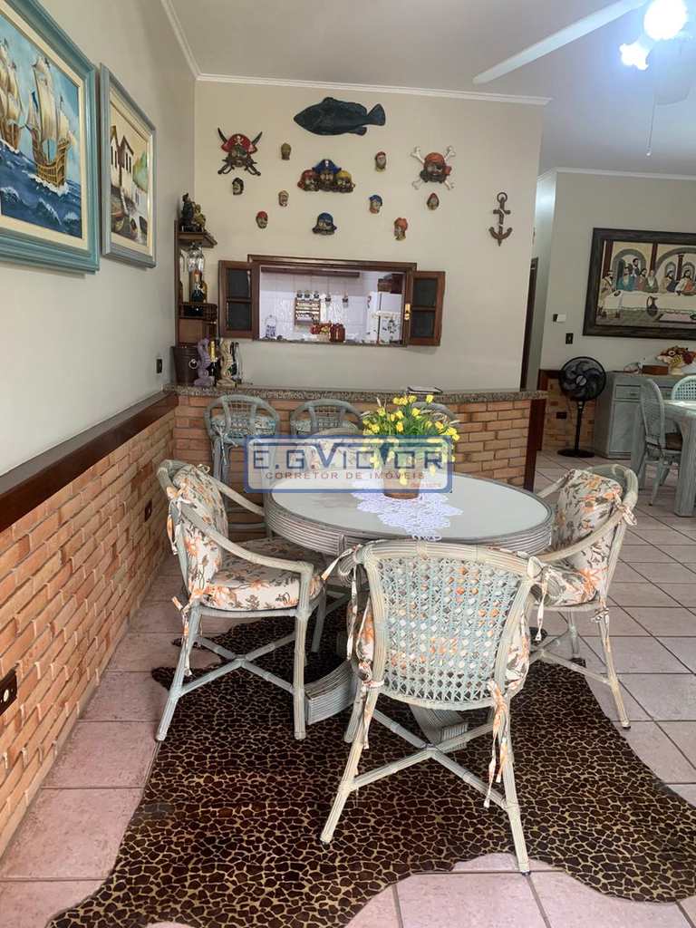 Casa em Mongaguá, no bairro Jardim Anhanguera