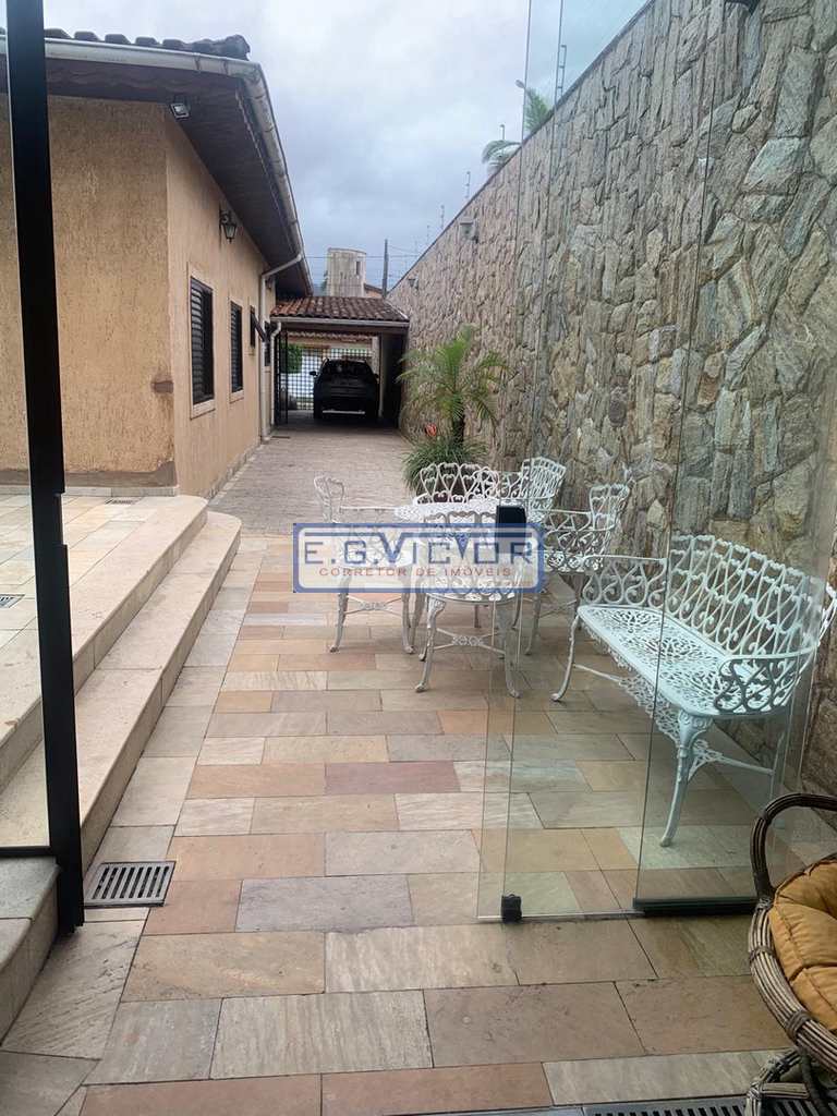Casa em Mongaguá, no bairro Jardim Anhanguera