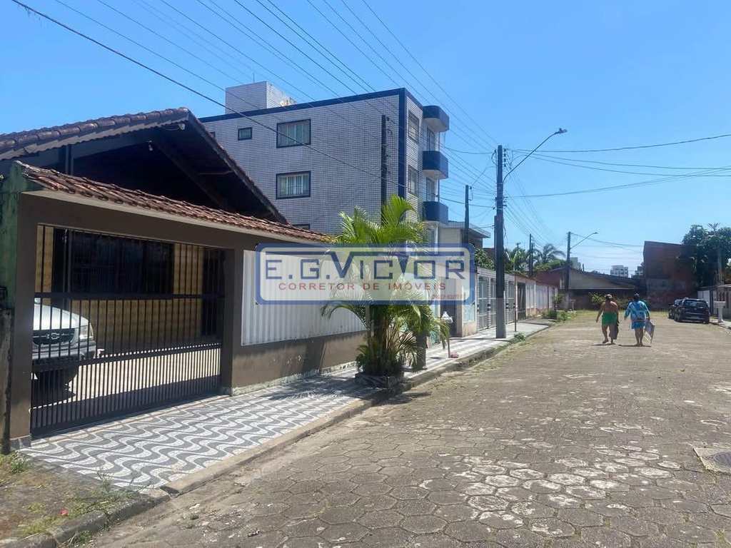 Casa em Mongaguá, no bairro Vera Cruz