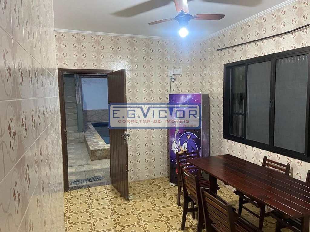 Casa em Mongaguá, no bairro Vera Cruz