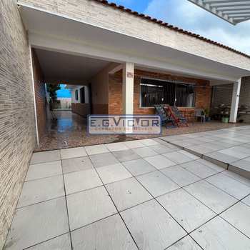 Casa em Mongaguá, bairro Jardim Riveira