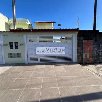 Sobrado em Mongaguá, bairro Balneário Jussara