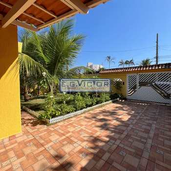 Casa em Mongaguá, bairro Jardim Praia Grande