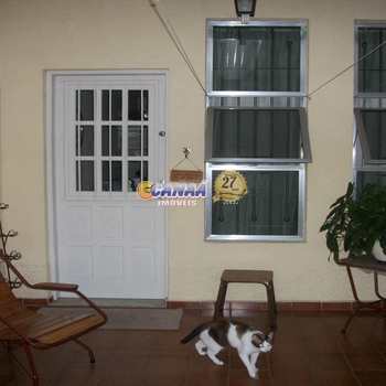 Sobrado em Praia Grande, bairro Canto do Forte