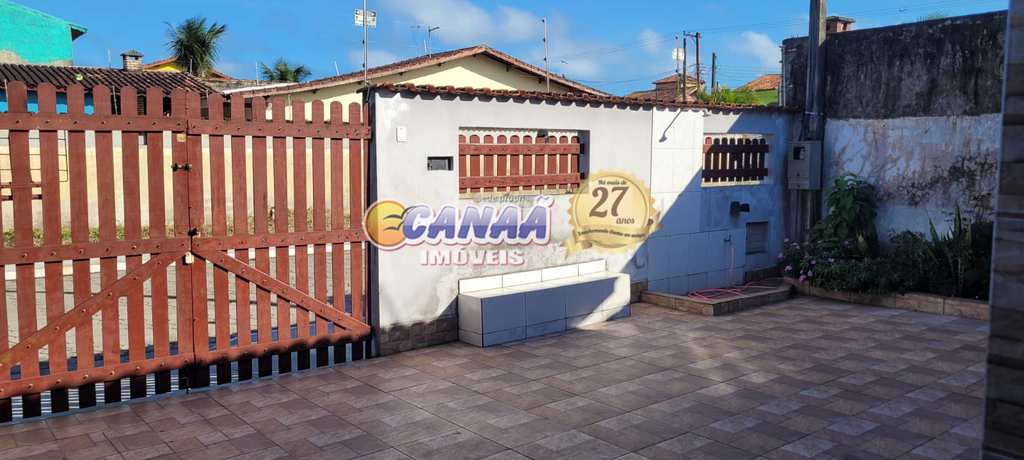 Casa em Mongaguá, no bairro Balneário Itaguai