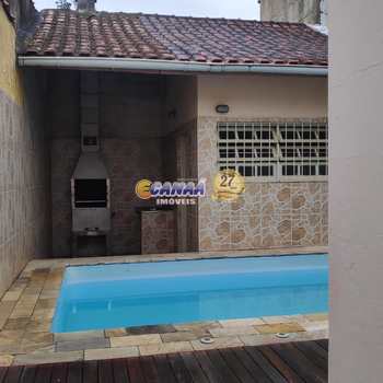 Casa em Mongaguá, bairro Balneário Itaguai