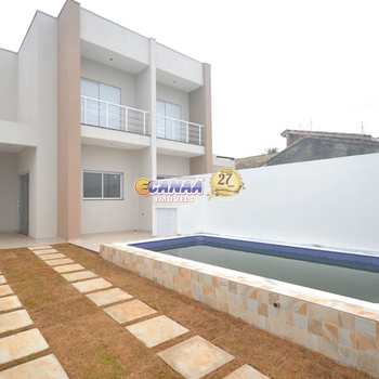 Sobrado em Itanhaém, bairro Balneário Tupy