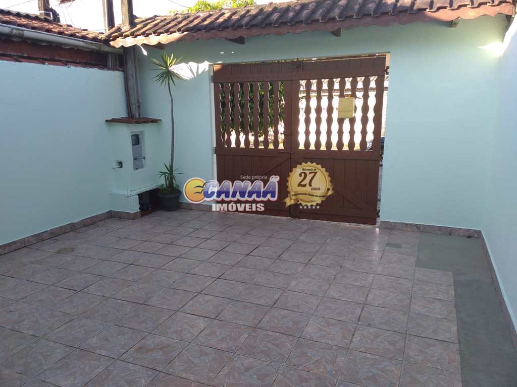 Casa em Mongaguá, no bairro Balneário Regina Maria