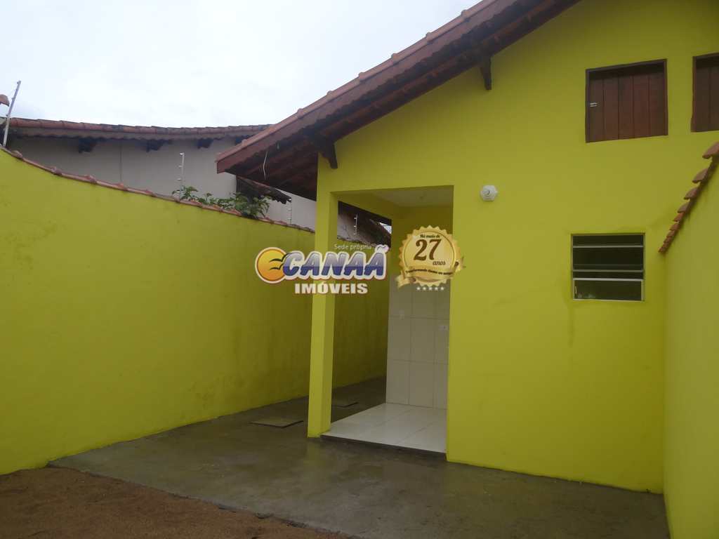 Casa em Mongaguá, no bairro Jardim Colúmbia
