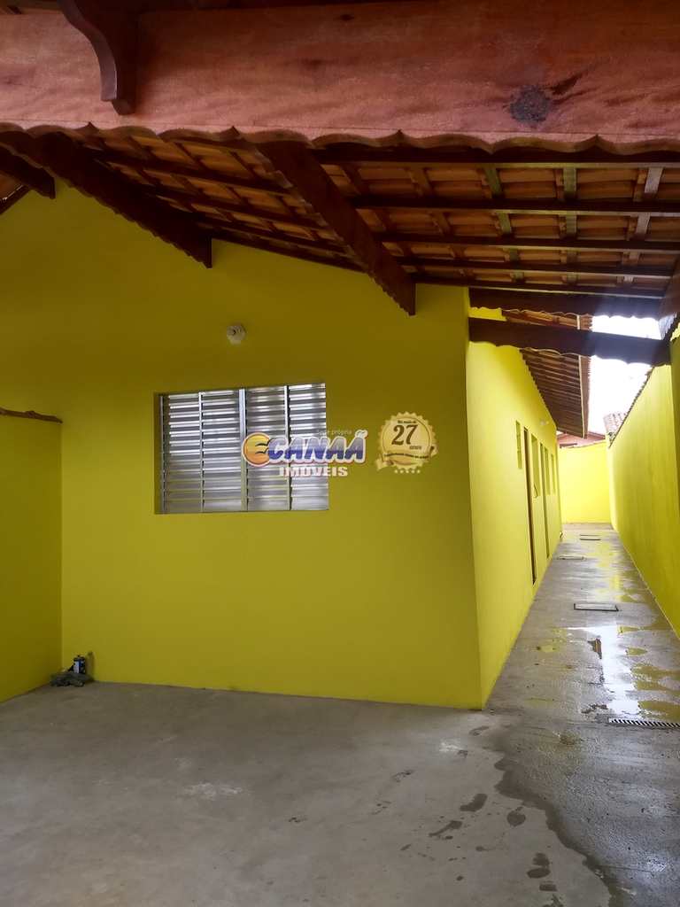 Casa em Mongaguá, no bairro Jardim Colúmbia