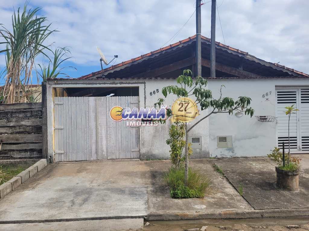 Casa em Mongaguá, no bairro Balneário Palmeiras