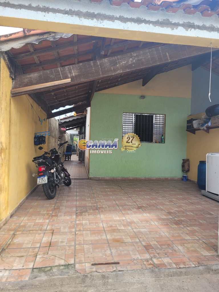 Casa em Mongaguá, no bairro Balneário Palmeiras