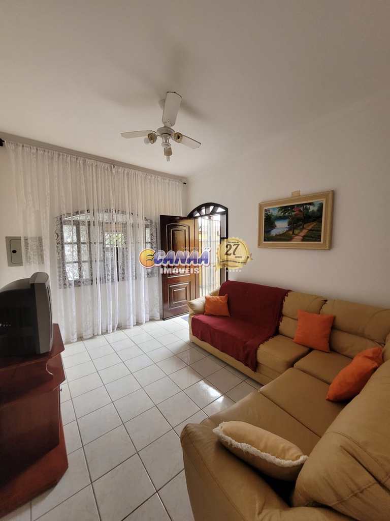 Sobrado em Mongaguá, no bairro Balneário Itaguai