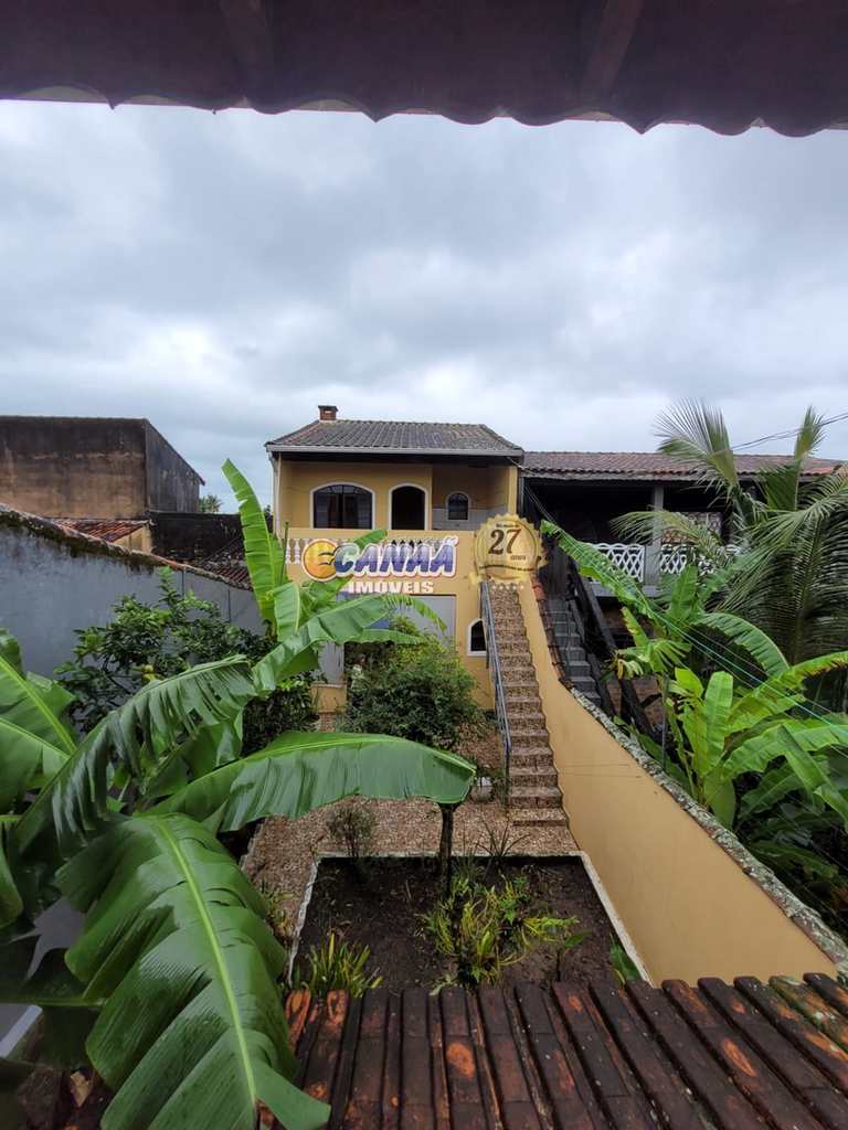 Sobrado em Mongaguá, no bairro Balneário Itaguai