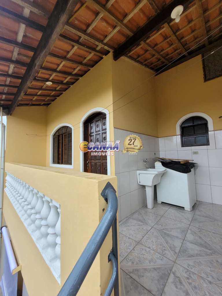 Sobrado em Mongaguá, no bairro Balneário Itaguai