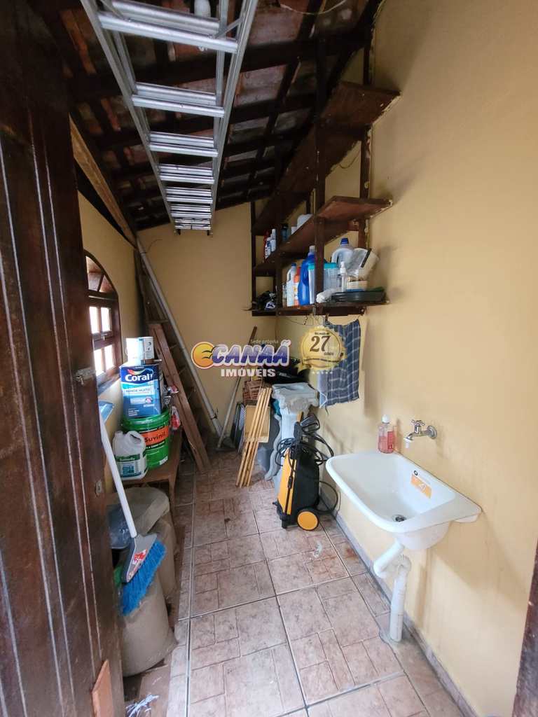 Sobrado em Mongaguá, no bairro Balneário Itaguai