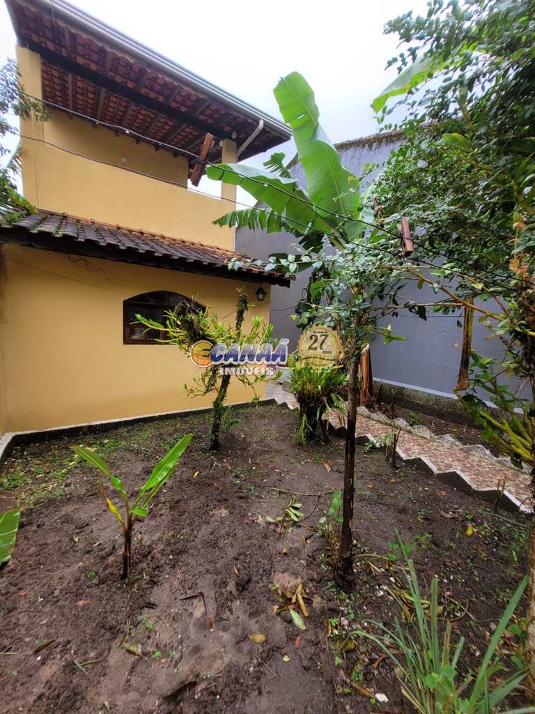 Sobrado em Mongaguá, no bairro Balneário Itaguai
