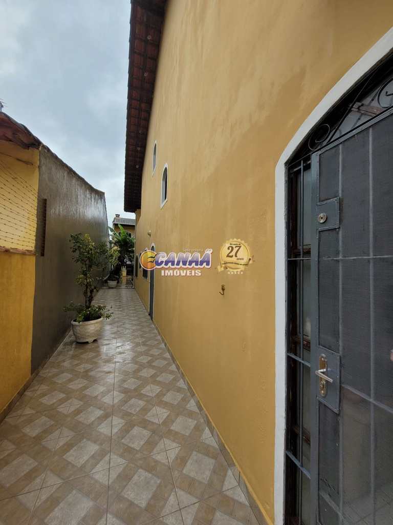 Sobrado em Mongaguá, no bairro Balneário Itaguai