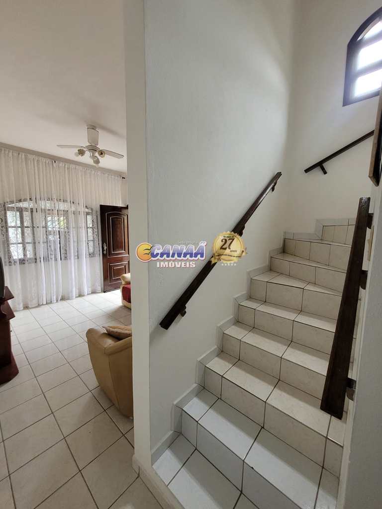 Sobrado em Mongaguá, no bairro Balneário Itaguai