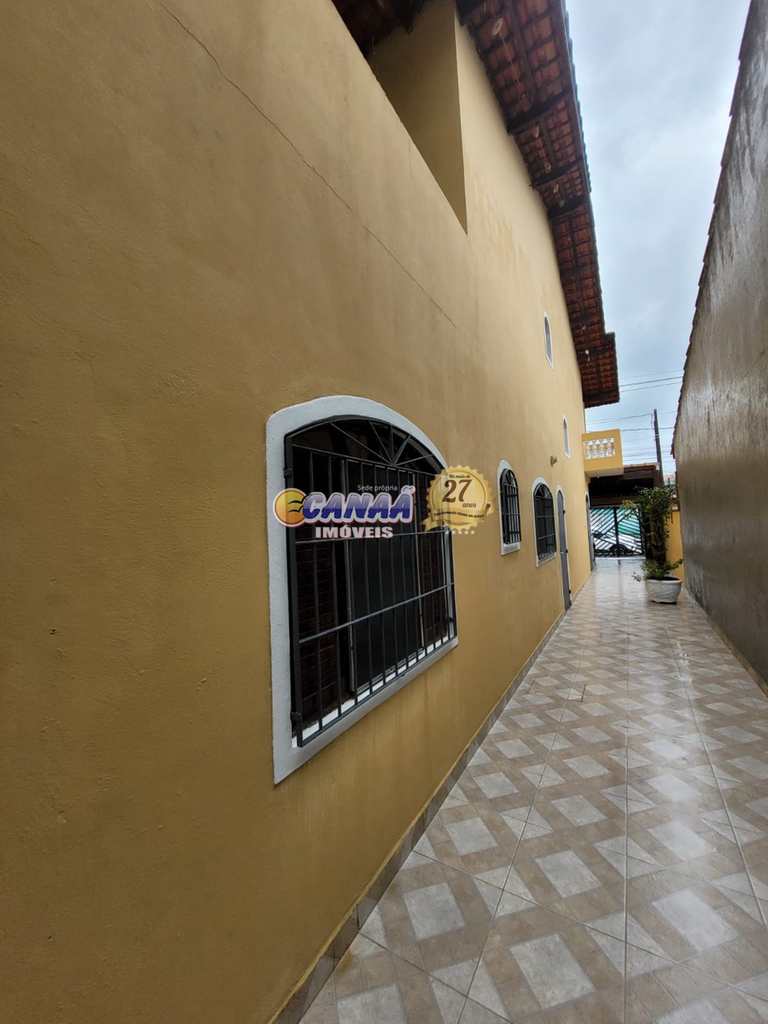 Sobrado em Mongaguá, no bairro Balneário Itaguai