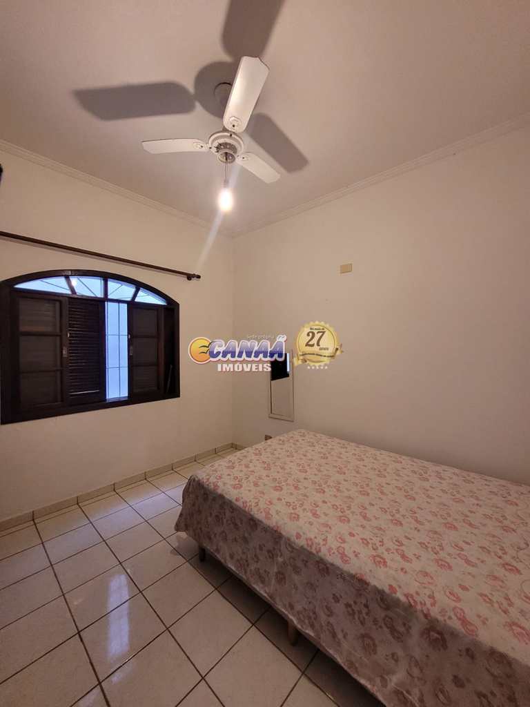 Sobrado em Mongaguá, no bairro Balneário Itaguai