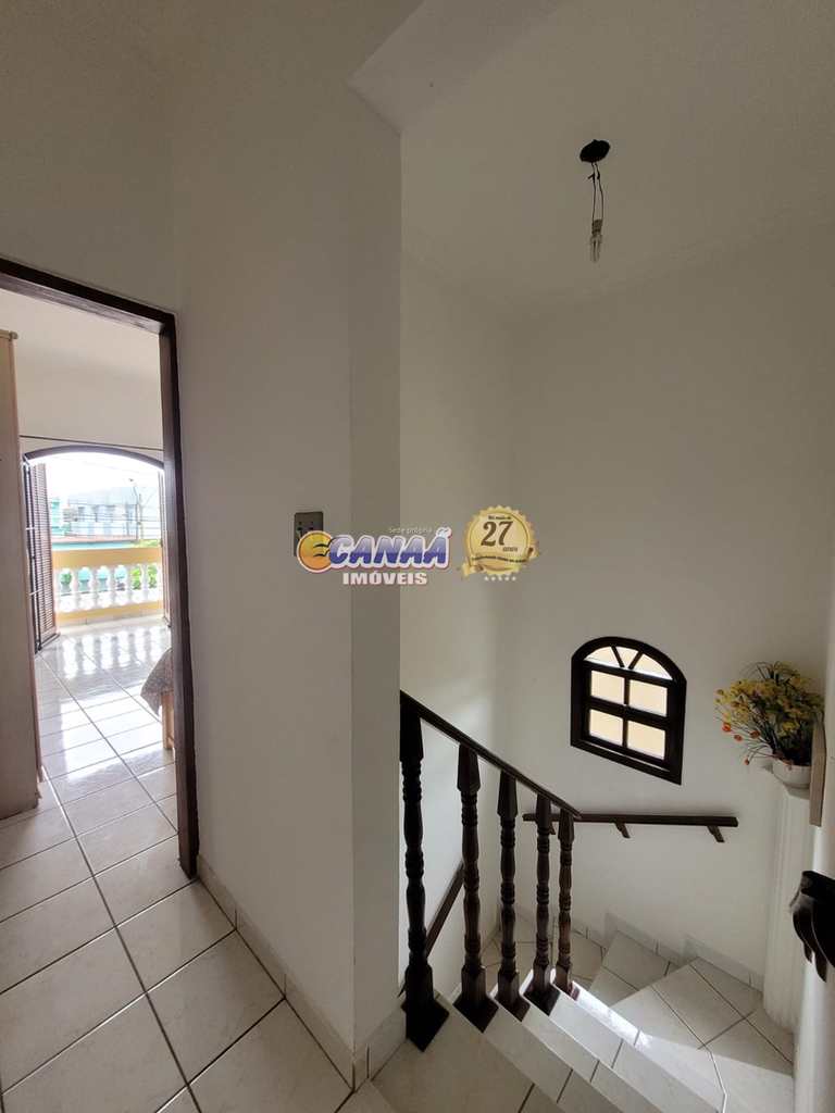 Sobrado em Mongaguá, no bairro Balneário Itaguai