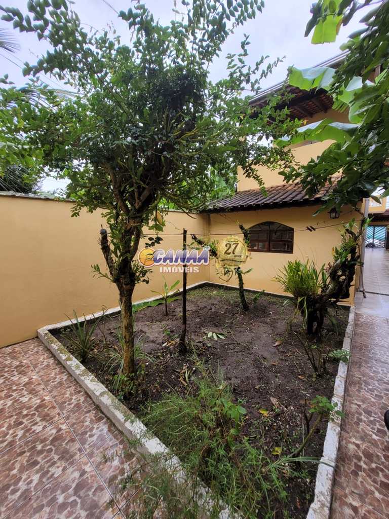 Sobrado em Mongaguá, no bairro Balneário Itaguai