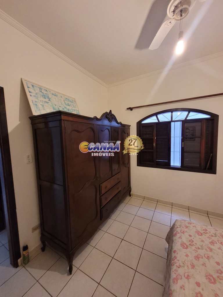 Sobrado em Mongaguá, no bairro Balneário Itaguai