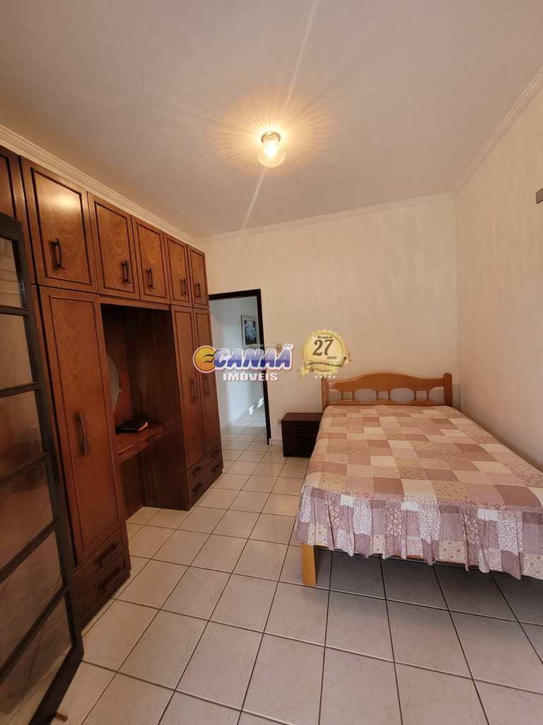 Sobrado em Mongaguá, no bairro Balneário Itaguai