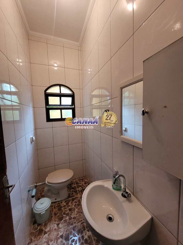 Sobrado em Mongaguá, no bairro Balneário Itaguai