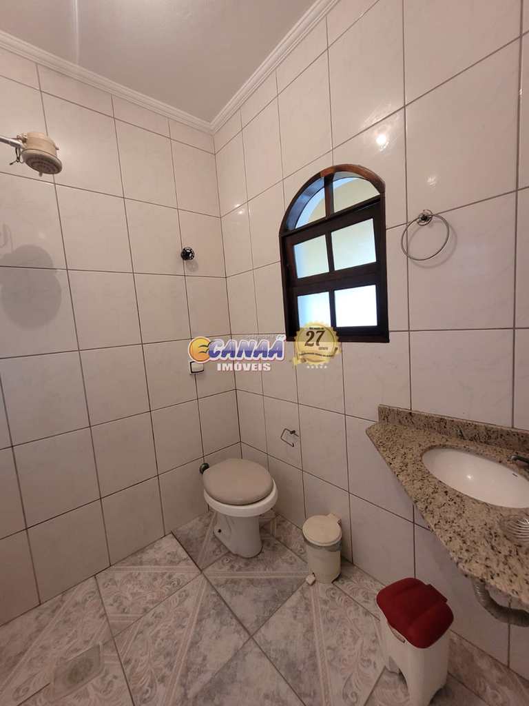 Sobrado em Mongaguá, no bairro Balneário Itaguai