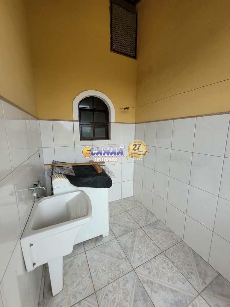 Sobrado em Mongaguá, no bairro Balneário Itaguai