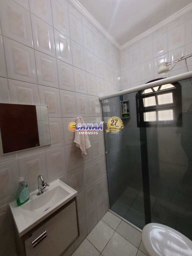 Sobrado em Mongaguá, no bairro Balneário Itaguai