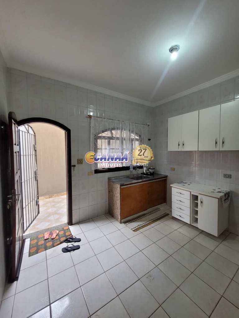Sobrado em Mongaguá, no bairro Balneário Itaguai