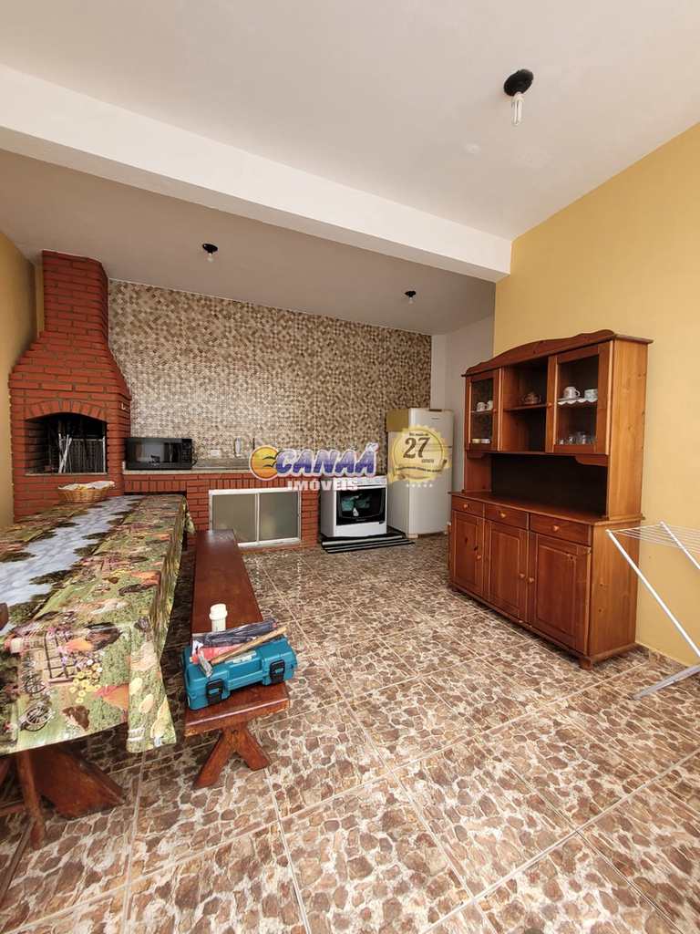 Sobrado em Mongaguá, no bairro Balneário Itaguai