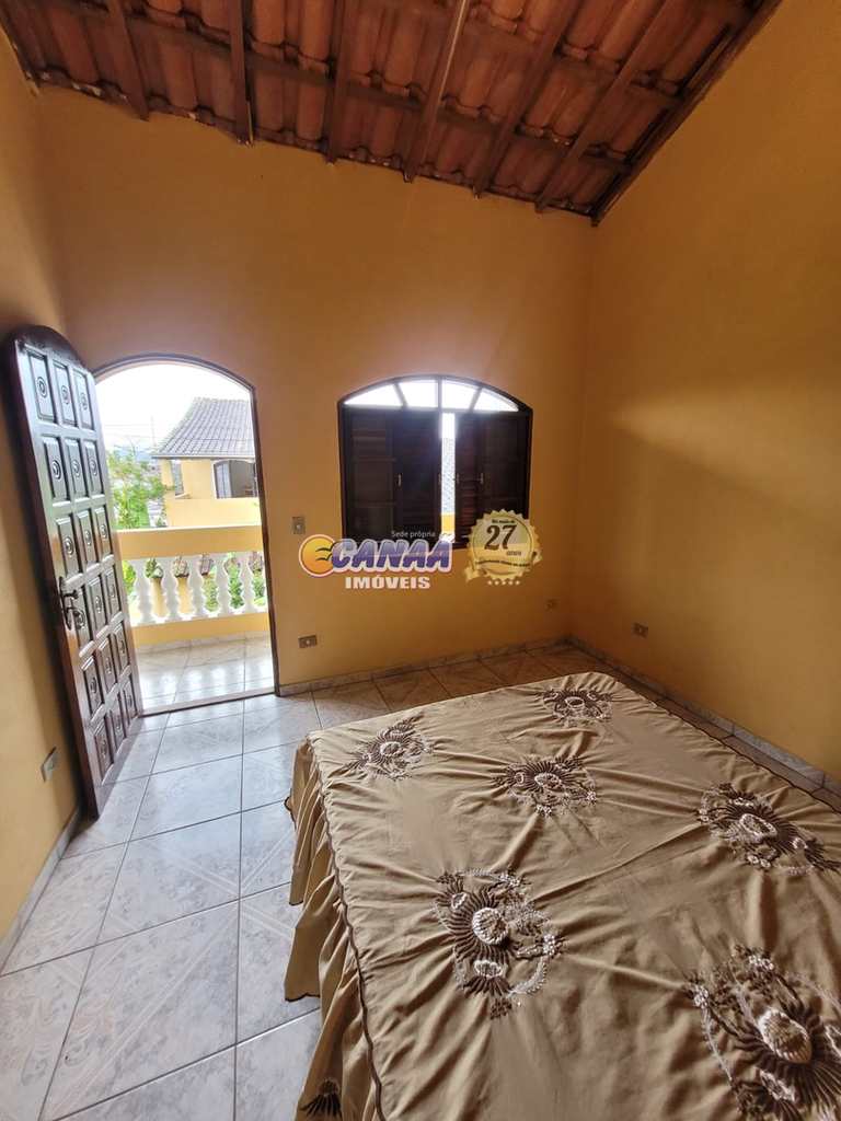 Sobrado em Mongaguá, no bairro Balneário Itaguai